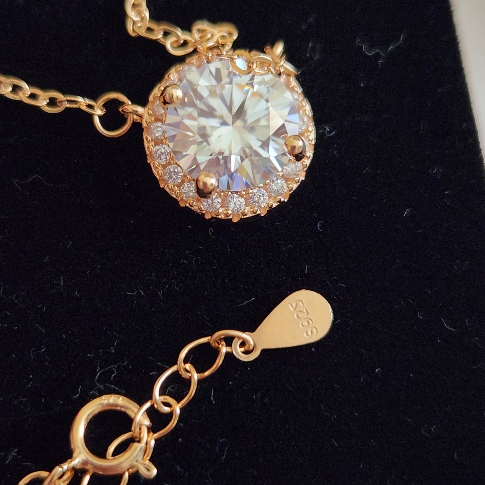 Beautiful Gold Plated 2ct Moissanite Diamond 925 Silver Necklace - Picture 7 of 8